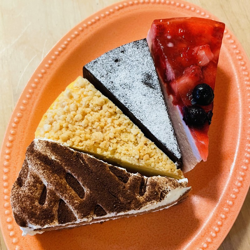コープデリの4種のバラエティケーキセット