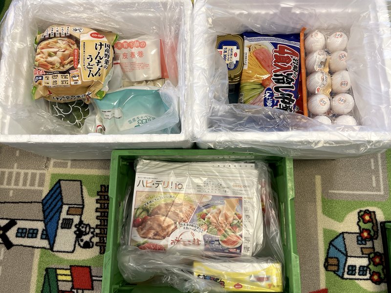 コープデリで届いた商品とカタログ